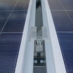 Tres países que usan paneles solares en la playa.