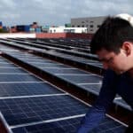Paneles solares como solución a industrias y complejos.